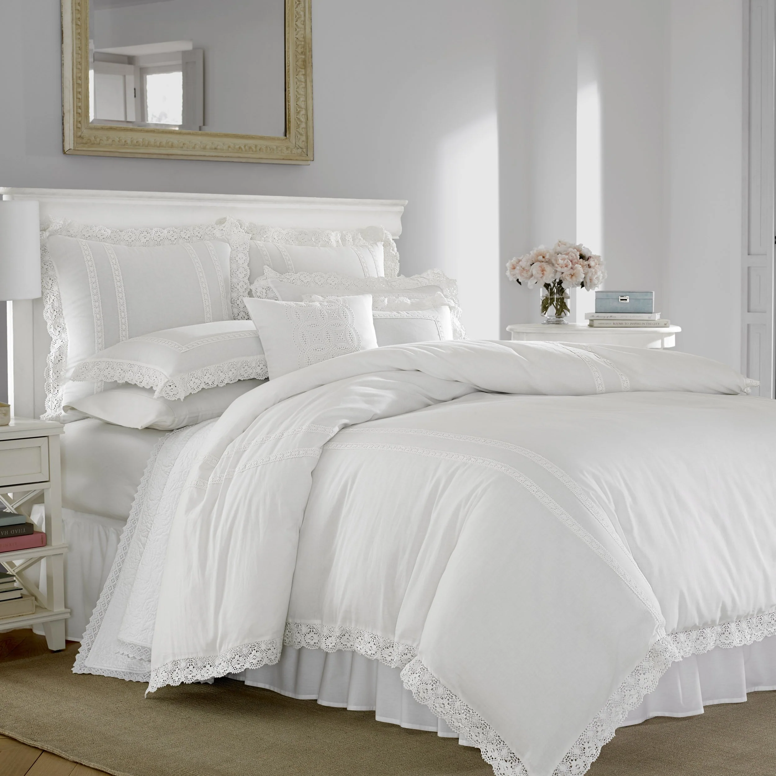 Laura Ashley - Queen Duvet Cover Set, Reversible Cotton Bedding With Matching Shams, Lightweight Home Decor For All Seasons (Ann