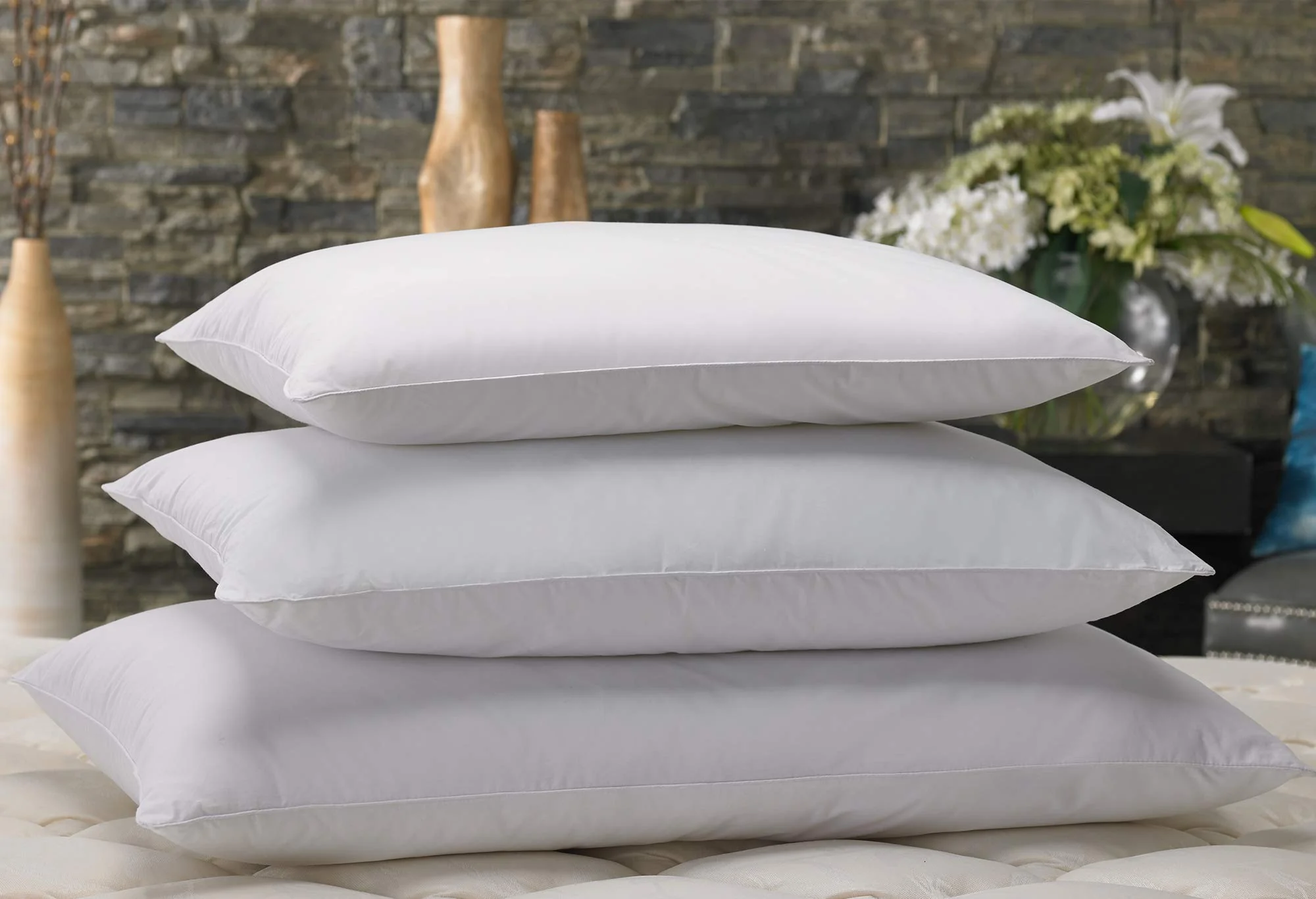 Marriott Down Alternative Eco Pillow - Eco-Friendly Pillow With 100% Recycled Fill - Queen (20' X 30')